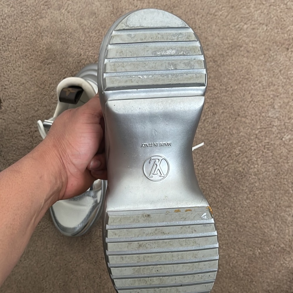 Louis Vuitton Archlight Sneaker - Picture 14 of 14